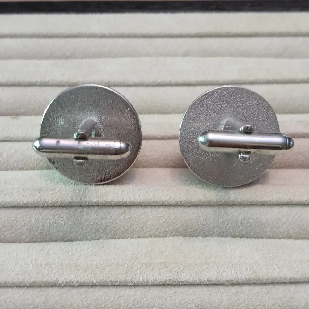 Vintage left and right pointng fingers cufflinks - Picture 2 of 4